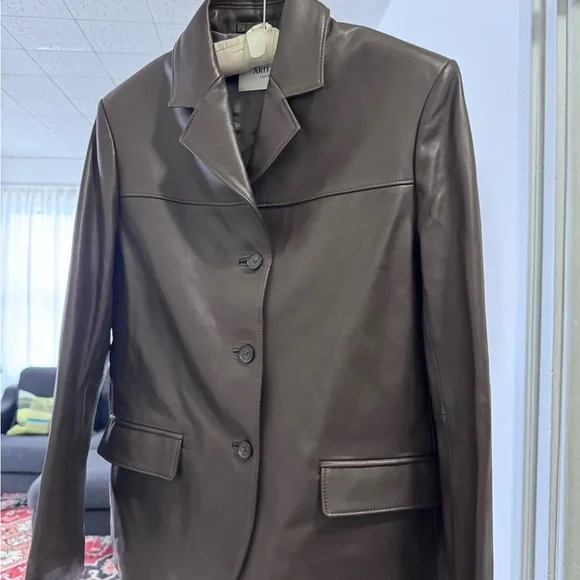 Leather jacket - Picture 2 of 5